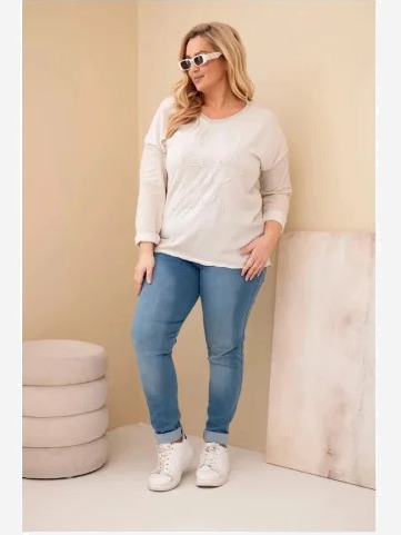Dámska blúzka Plus Size s potlačou a perličkami béžová