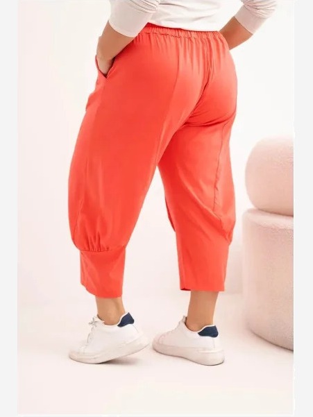 Dámske nohavice Plus Size s nízkym krokom a gumou v páse koralové