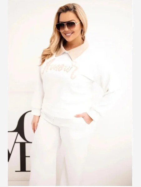 Komplet dámsky maslo Plus Size s širokými nohavicami a golierom biely