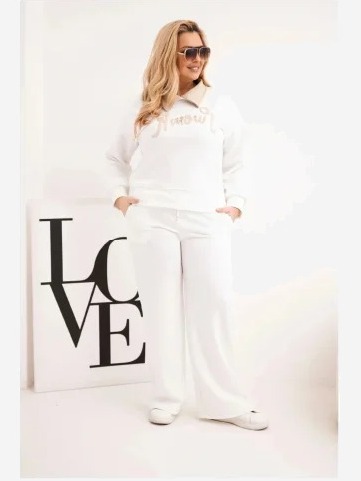 Komplet dámsky maslo Plus Size s širokými nohavicami a golierom biely