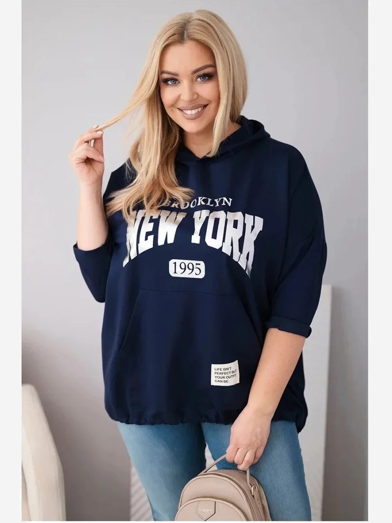 Dámska viskózová mikina Plus Size s kapucňou a kengurským vreckom granátová