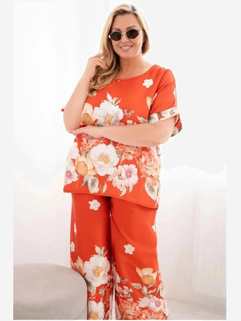 Dámsky set Plus Size s blúzkou a kvetovanými nohavicami so širokými nohavicami hrdzavá