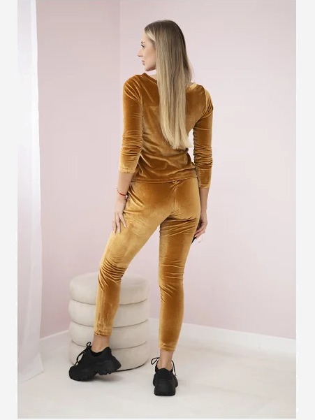 Velúrová súprava s volánikmi vzadu ťavej farby