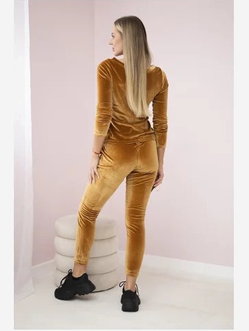 Velúrová súprava s volánikmi vzadu ťavej farby