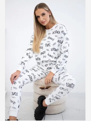 Sada s nápismi biela