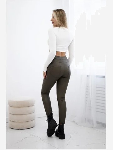 Push up nohavice vyrobené z eko kože khaki