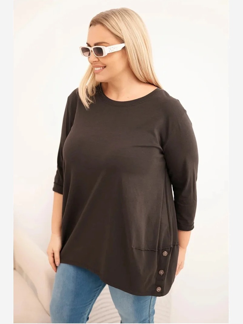 Dámska blúzka Plus Size z bavlny s ozdobnými gombíkmi a vyhrnutými rukávmi hnedá