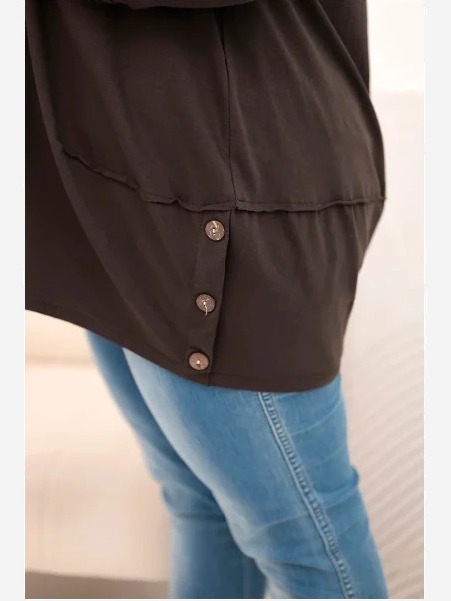 Dámska blúzka Plus Size z bavlny s ozdobnými gombíkmi a vyhrnutými rukávmi hnedá