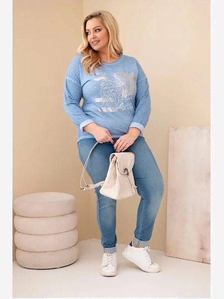 Dámska blúzka Plus Size s potlačou a dlhším zadným dielom, riflová