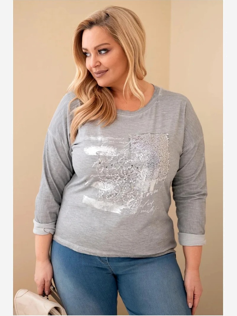 Dámska blúzka Plus Size s potlačou a dlhším zadným dielom šedá
