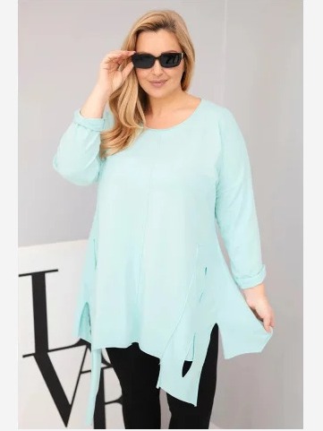 Dámska bavlnená blúzka Plus Size s asymetrickým spodkom a výrezmi mätová