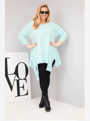 Dámska bavlnená blúzka Plus Size s asymetrickým spodkom a výrezmi mätová