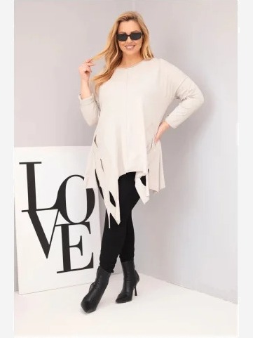 Dámska bavlnená blúzka Plus Size s asymetrickým spodkom a výrezmi béžová