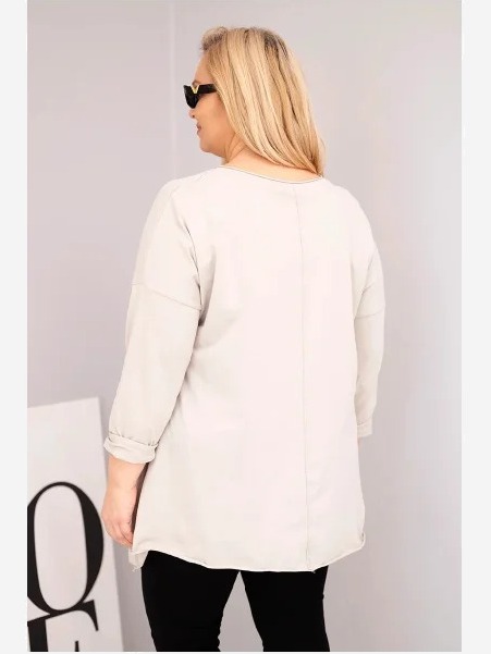 Dámska bavlnená blúzka Plus Size s asymetrickým spodkom a výrezmi béžová