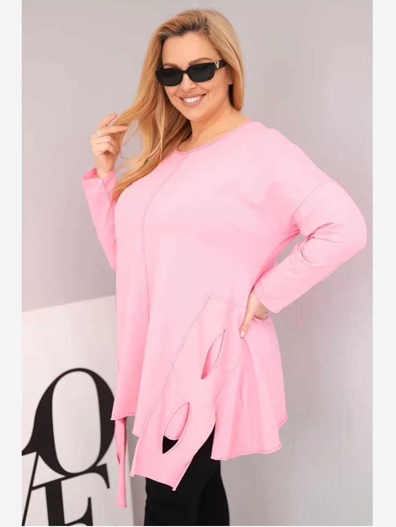Dámska bavlnená blúzka Plus Size s asymetrickým spodkom a výrezmi svetloružová