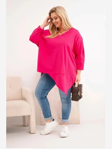 Dámska bavlnená blúzka Plus Size s asymetrickým spodkom a výstrihom do V fuksia