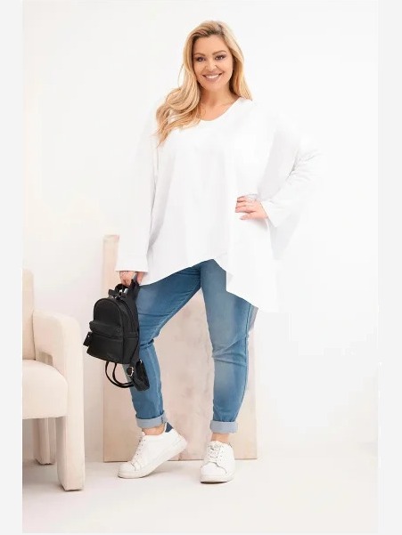 Dámska bavlnená blúzka Plus Size s asymetrickým spodkom a V výstrihom biela