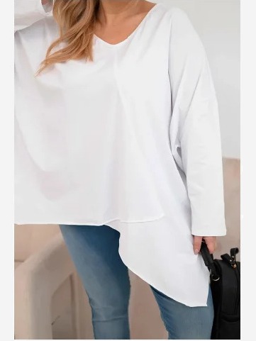 Dámska bavlnená blúzka Plus Size s asymetrickým spodkom a V výstrihom biela