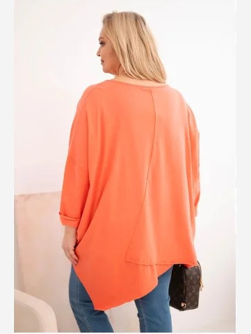 Dámska bavlnená blúzka Plus Size s asymetrickým spodkom a V výstrihom marhuľová