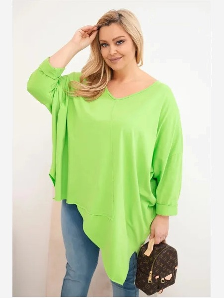Dámska bavlnená blúzka Plus Size s asymetrickým spodkom a V výstrihom svetlozelená