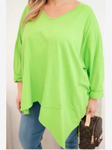 Dámska bavlnená blúzka Plus Size s asymetrickým spodkom a V výstrihom svetlozelená