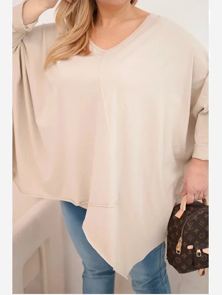Dámska bavlnená blúzka Plus Size s asymetrickým spodkom a V výstrihom béžová