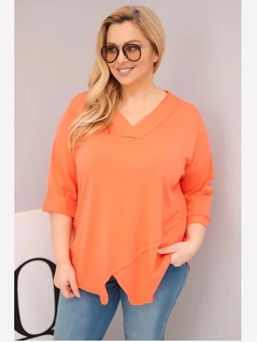 Dámska bavlnená blúzka Plus Size s hlbokým V výstrihom a asymetrickým spodkom marhuľová