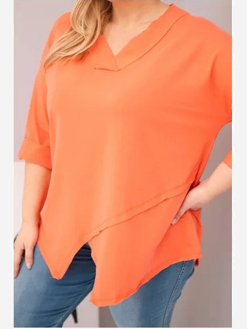 Dámska bavlnená blúzka Plus Size s hlbokým V výstrihom a asymetrickým spodkom marhuľová