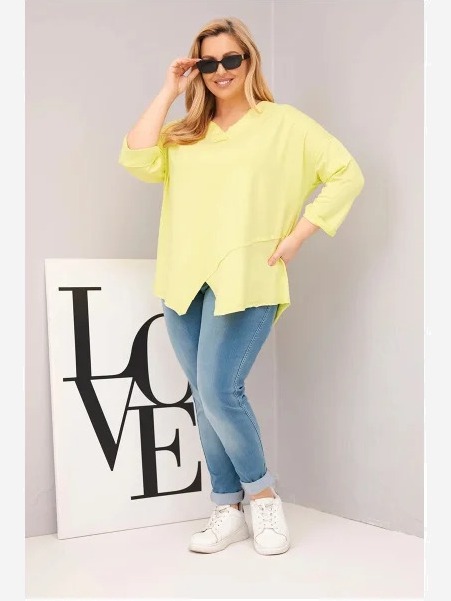 Dámska bavlnená blúzka Plus Size s hlbokým výstrihom do V a asymetrickým spodkom žltý neon