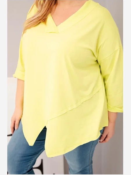 Dámska bavlnená blúzka Plus Size s hlbokým výstrihom do V a asymetrickým spodkom žltý neon