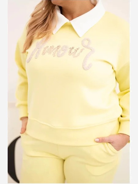 Komplet dámsky maslo Plus Size so širokými nohavicami a golierom žltý
