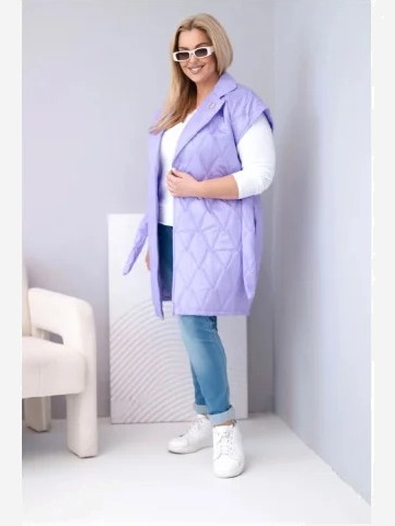 Dámska vesta Plus Size prešívaná s opaskom a golierom svetlofialová