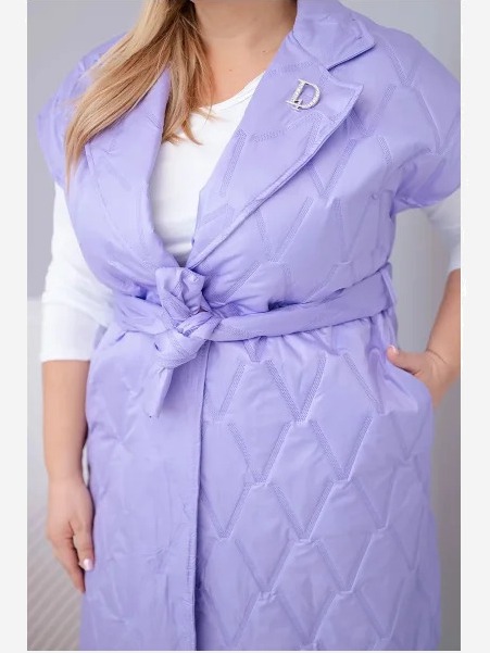 Dámska vesta Plus Size prešívaná s opaskom a golierom svetlofialová