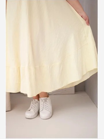 Dámske šaty plus size s krátkym rukávom a volánom z ľahkej viskózy žltá