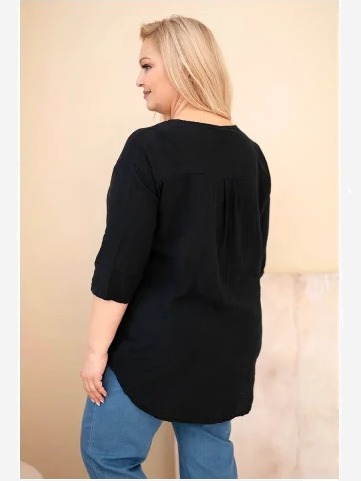 Dámska bavlnená blúzka Plus Size s výstrihom na gombíky čierna