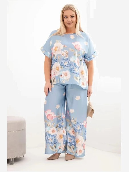 Dámsky plus size komplet s blúzkou a nohavicami s kvetinovým vzorom a širokými nohavicami modrý