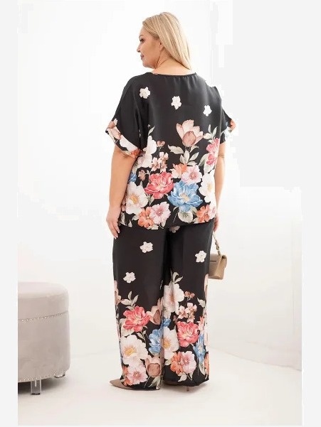 Dámsky komplet Plus Size s blúzkou a nohavicami v kvetinovom vzore so širokými nohavicami čierny