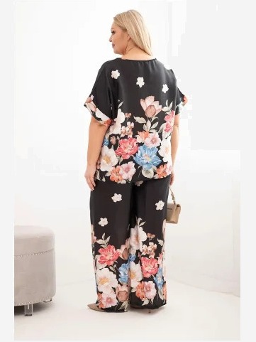 Dámsky komplet Plus Size s blúzkou a nohavicami v kvetinovom vzore so širokými nohavicami čierny