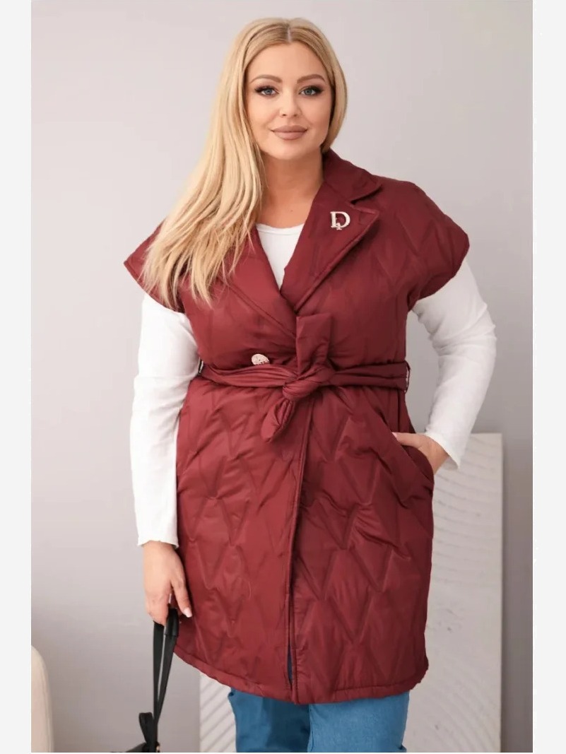 Dámska prešívaná vesta Plus Size s opaskom a golierom slivková