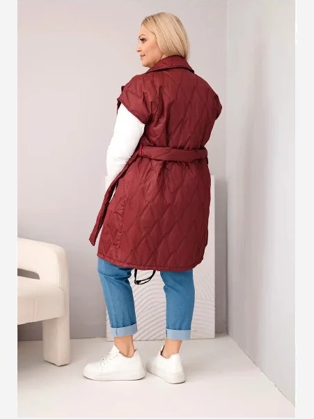 Dámska prešívaná vesta Plus Size s opaskom a golierom slivková