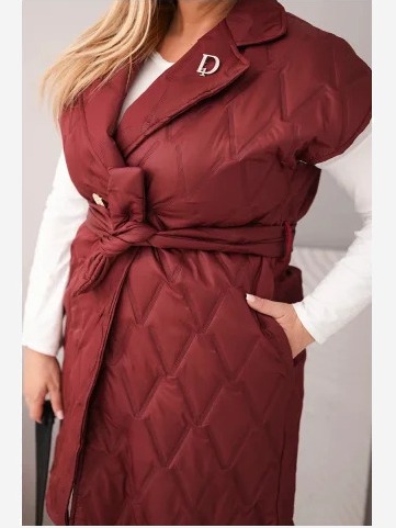Dámska prešívaná vesta Plus Size s opaskom a golierom slivková