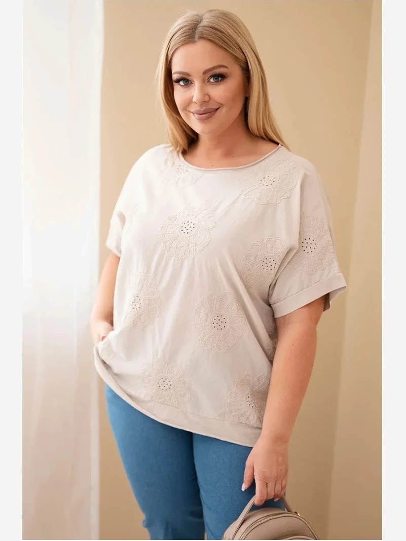 Dámska bavlnená blúzka Plus Size s vyšívanými kvetmi béžová
