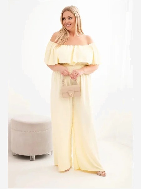 Dámsky overal Plus Size s odhalenými ramenami, s volánom a širokými nohavicami žltý