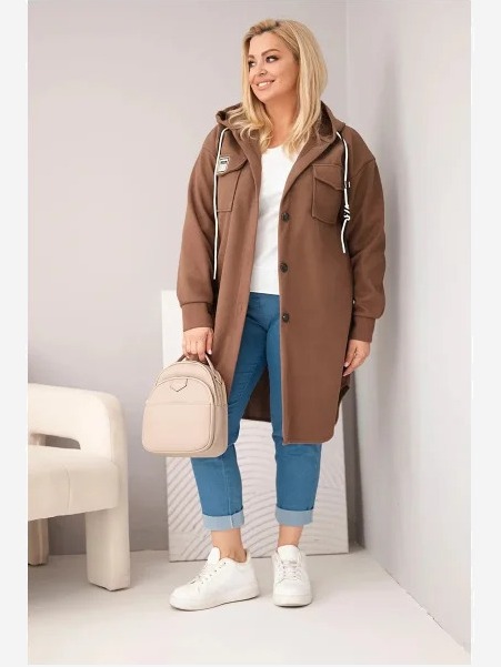 Dámsky kabát plus size s kapucňou zapínaný na gombíky hnedý