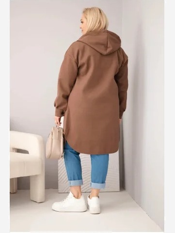 Dámsky kabát plus size s kapucňou zapínaný na gombíky hnedý