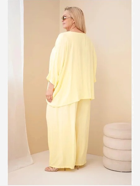 Dámsky plus size viskózový komplet so širokými nohavicami a blúzkou žltý