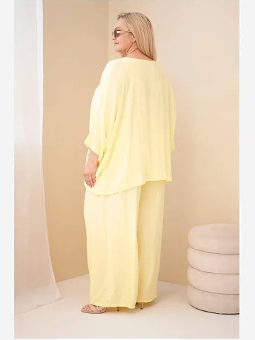 Dámsky plus size viskózový komplet so širokými nohavicami a blúzkou žltý
