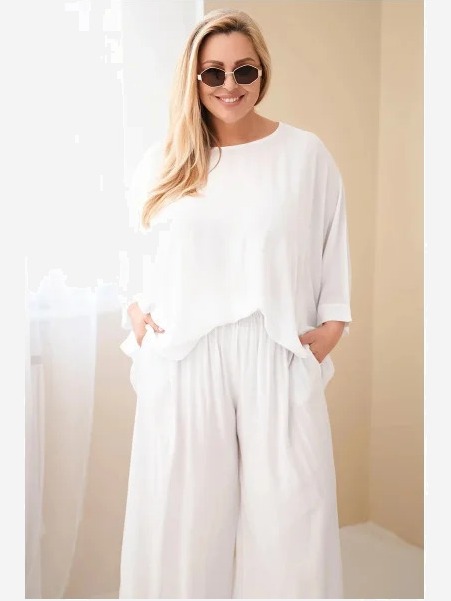 Dámsky plus size viskózový komplet so širokými nohavicami a blúzkou biely