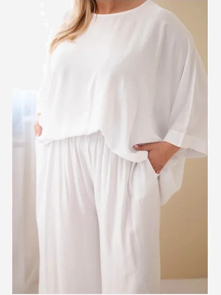 Dámsky plus size viskózový komplet so širokými nohavicami a blúzkou biely