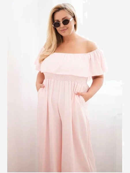Dámsky overal Plus Size s volánom a krátkym rukávom púdrová ružová
